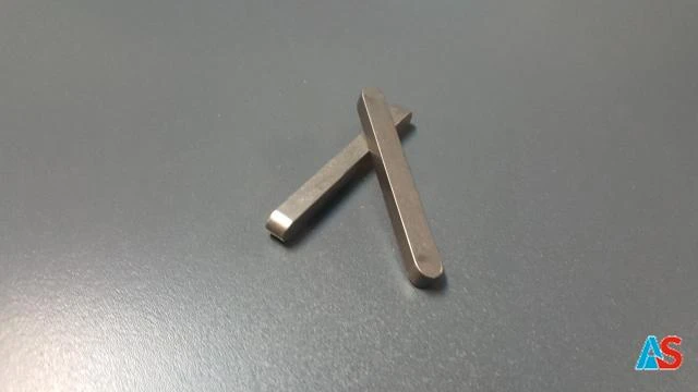 Klin metalowy 8x7x70