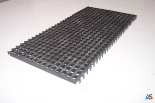 Ruszta Vencoslat plastikowe czarne, owalne otwory