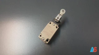 Wyłącznik krańcowy D4B-1111N Omron